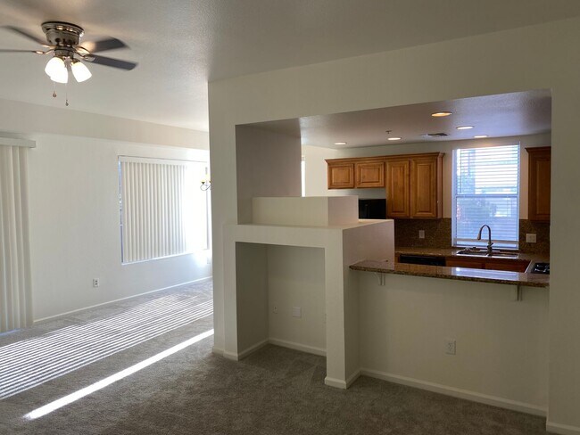 Building Photo - RENTER SPECIAL. HALF OFF JULY RENT.  Park Avenue Mid-Rise Condo. Balcony. Full Services HOA