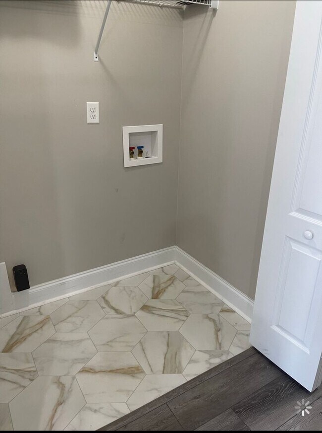 Building Photo - 844 Bryan Cir