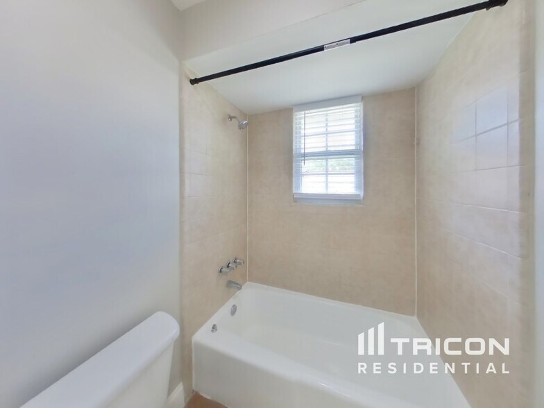Building Photo - 5726 Springhaven Dr