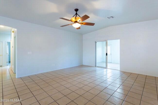Building Photo - 392 Falcon Ct