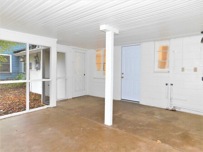 Building Photo - 805 Emery St