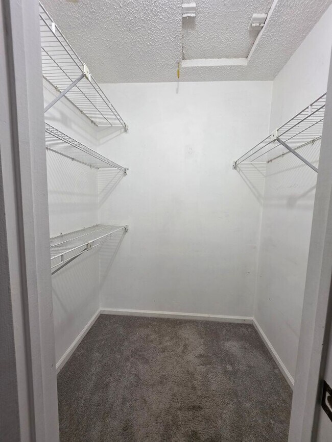 Building Photo - PEMBROKE CROSSING CONDOS