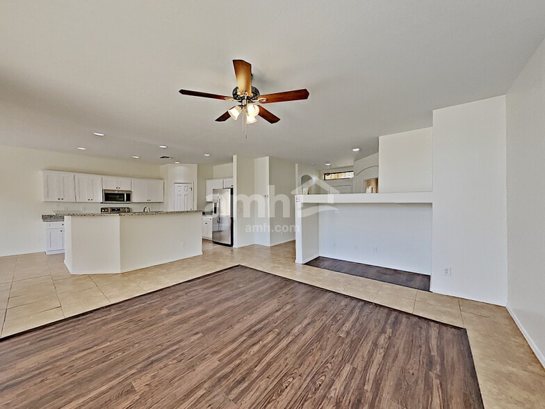 Building Photo - 12733 W Rosewood Dr