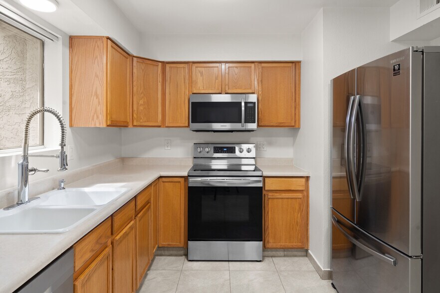 Building Photo - 1314 W 3rd St