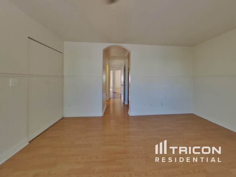 Building Photo - 2262 2940 W