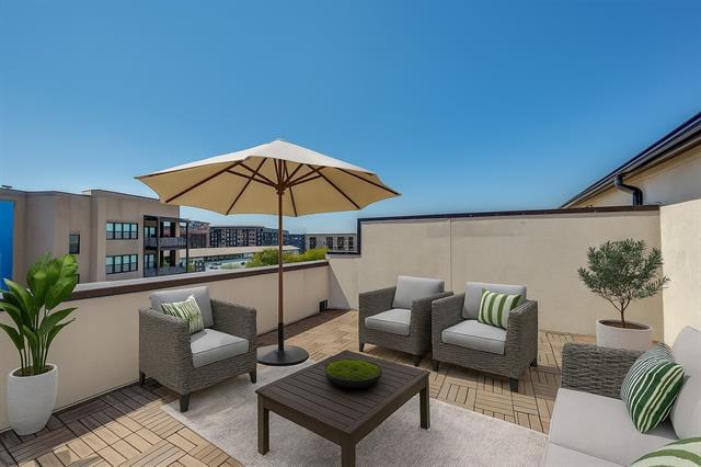 Building Photo - 2135 Marilla St