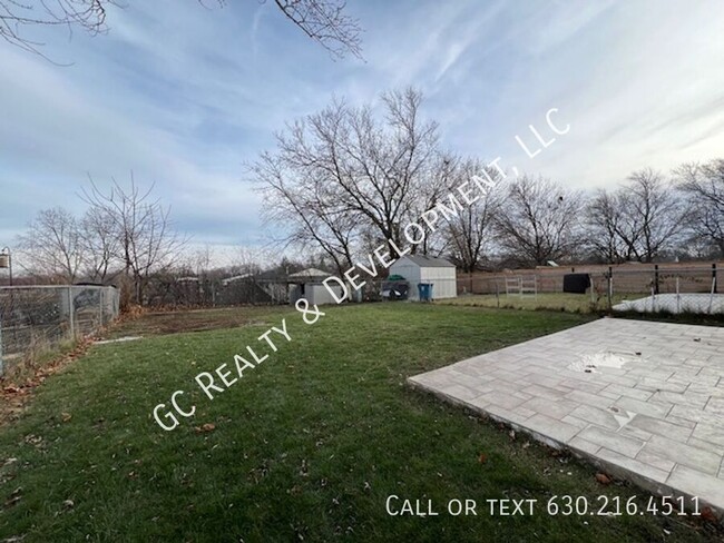 Building Photo - ***SCHAUMBURG DUPLEX / 2BDRM - 2BTH / SS A...