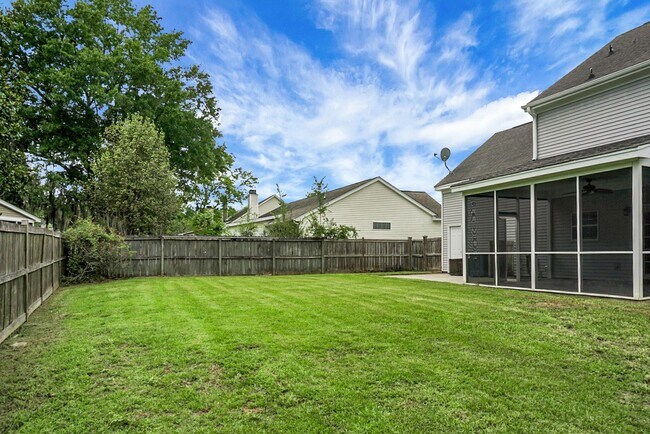 Building Photo - Gorgeous, 2 story, 4 BR, 2.5 BA Home with Fenced Yard near Magnolia Gardens