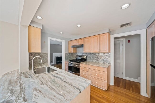 Building Photo - 55 Evelyn Rd