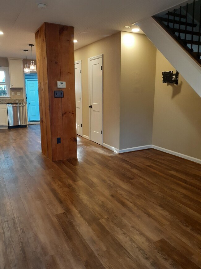 Building Photo - 104 O St