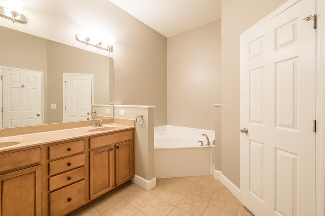 Building Photo - 3633 Ashcroft Bend