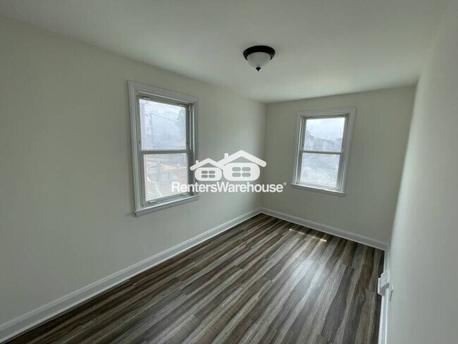 Building Photo - 128 Wiltshire Rd