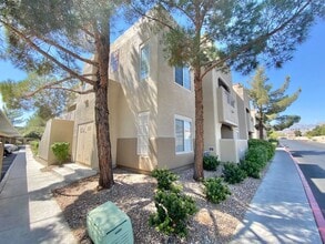 Building Photo - BEAUTIFUL 1 BEDROOM CONDO IN GATED COMMUNITY WITH POOL, SPA & CLUBHOUSE