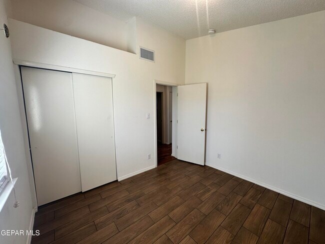 Building Photo - 12372 Tierra Canada Dr