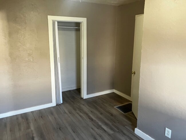 Building Photo - 3309-3313 Main St