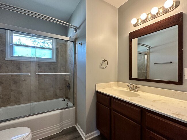 Building Photo - 3 bedroom 2 bath home in a great area filled with tons of extras you will LOVE!