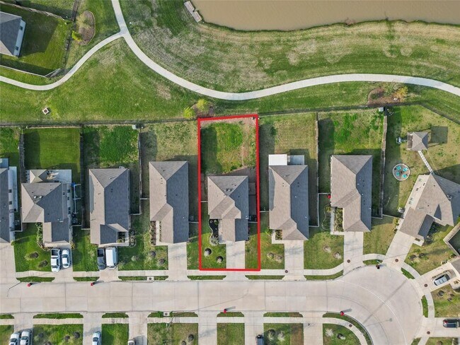 Building Photo - 14515 Broadbury Pond Rd