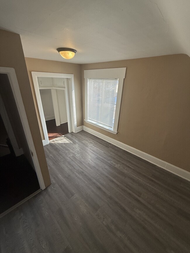 Building Photo - 733 Sherburne Ave