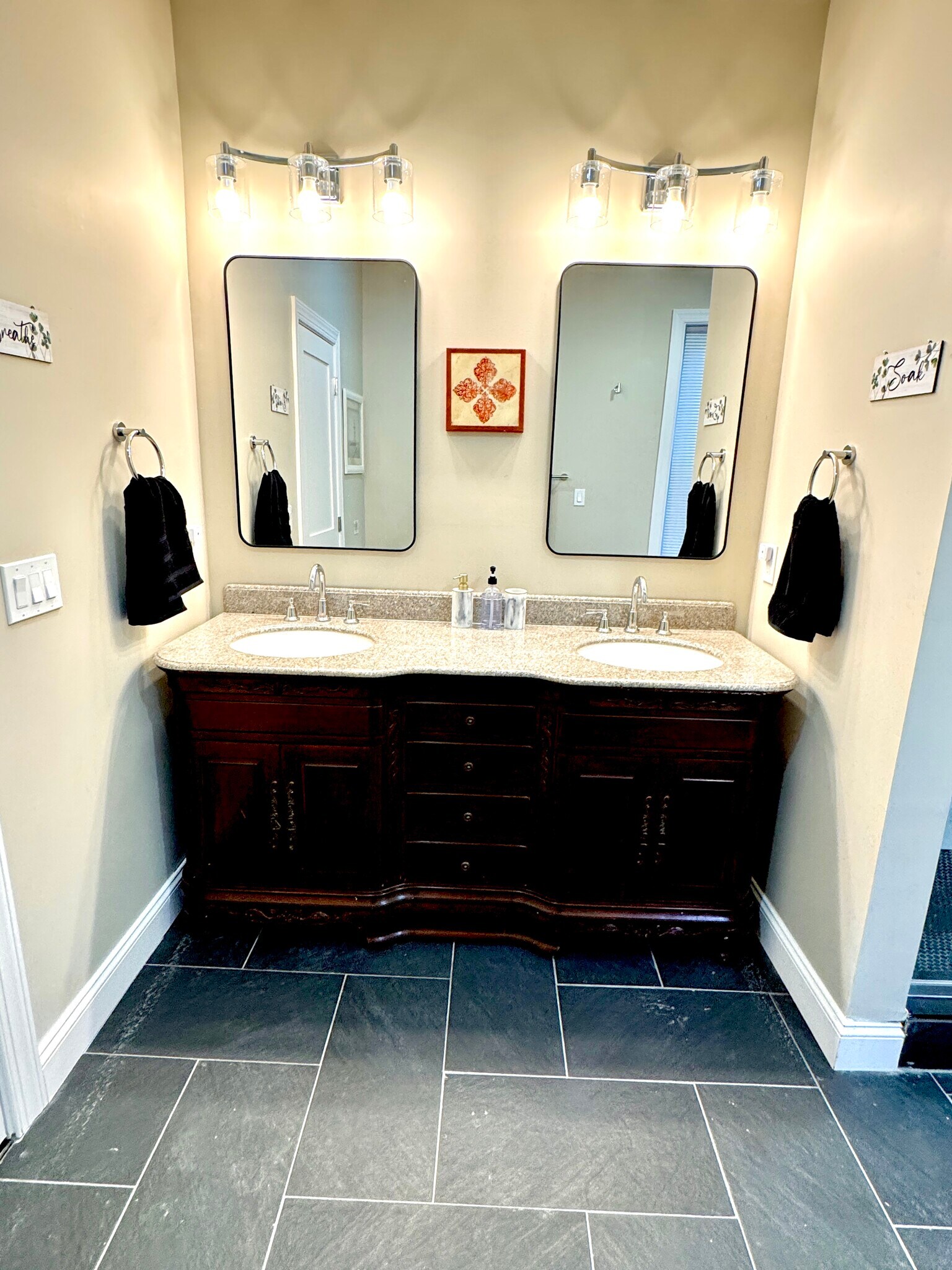 Building Photo - 1906 Madison Ave