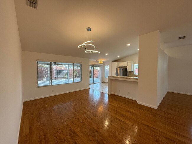 Building Photo - Single story with 3-car Garage!!