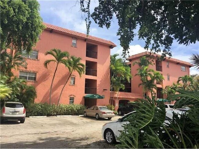 Building Photo - 670 Tennis Club Dr