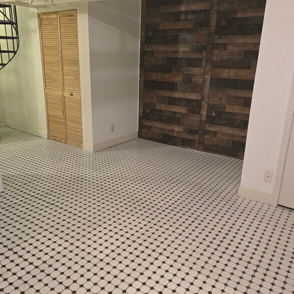 Building Photo - 6008 8th Ave