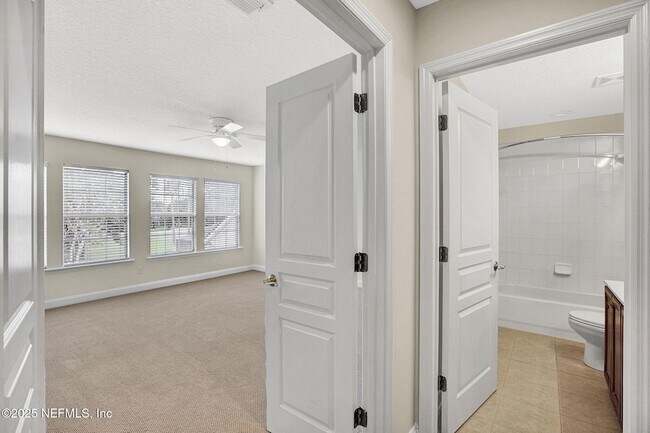 Building Photo - 1761 Highland View Dr