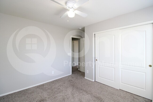 Building Photo - 1467 E Chestnut Ln