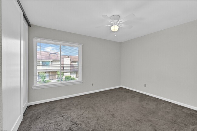 Building Photo - 11614 Village Pl Dr