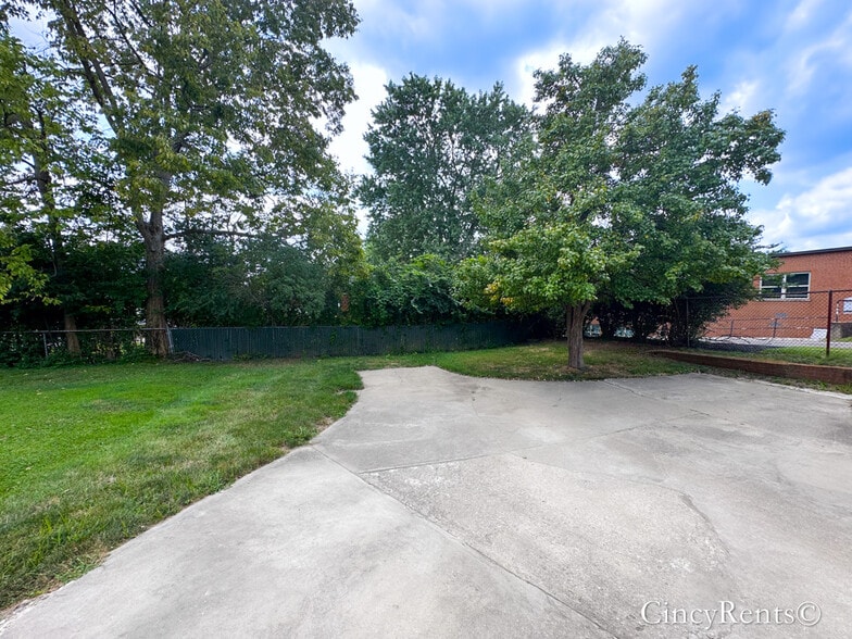 Building Photo - 3901 E Galbraith Rd