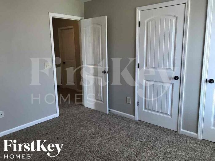 Building Photo - 260 Village Broad St