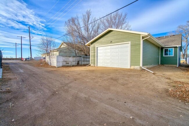 Building Photo - 126 2nd St