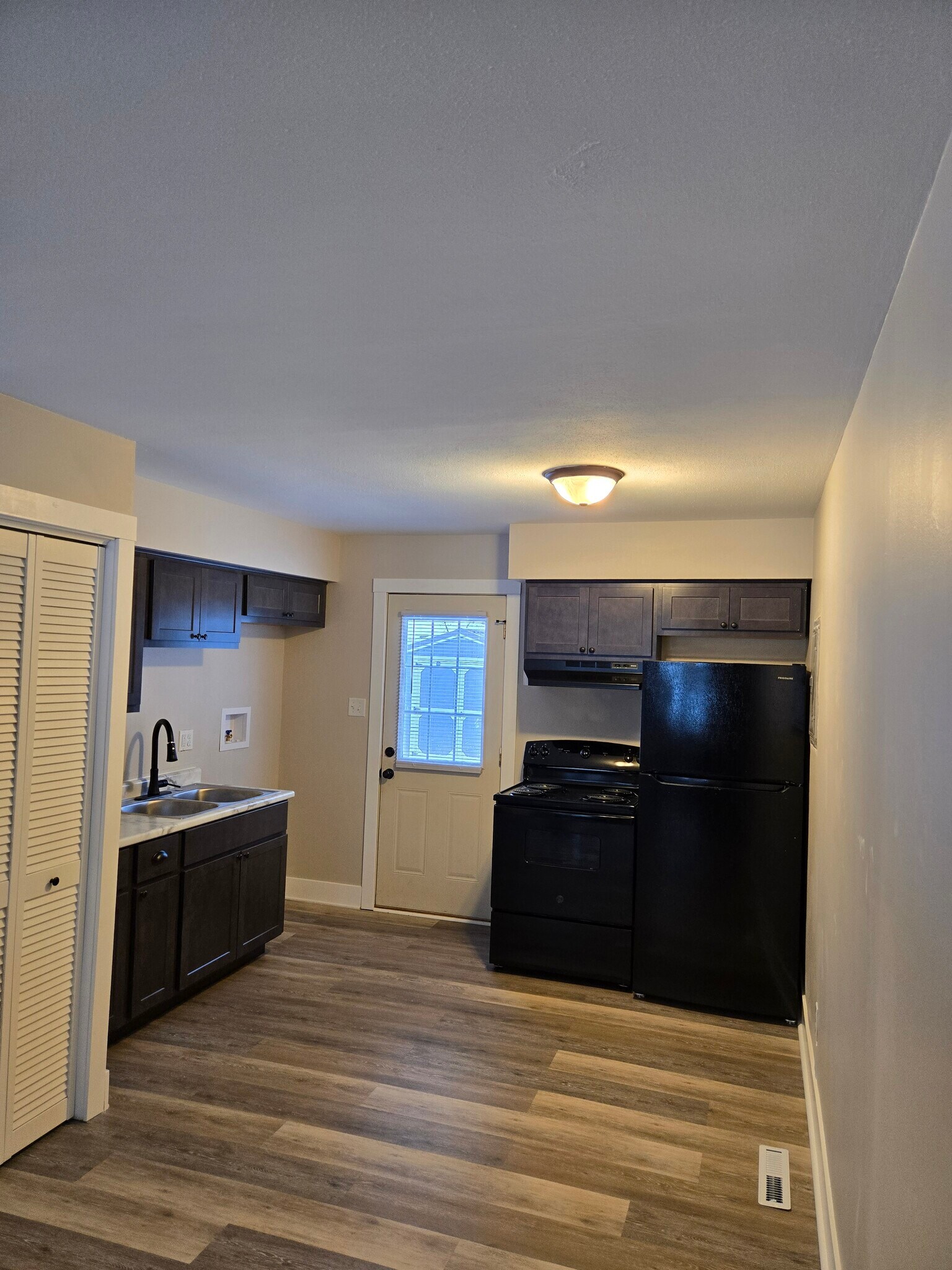 Building Photo - 807 S 15th St