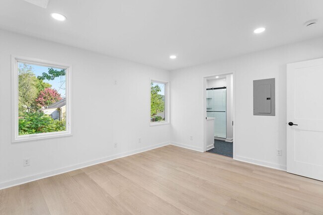 Building Photo - 1411 Chesapeake St