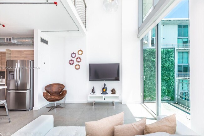 Building Photo - 690 SW 1st Ct