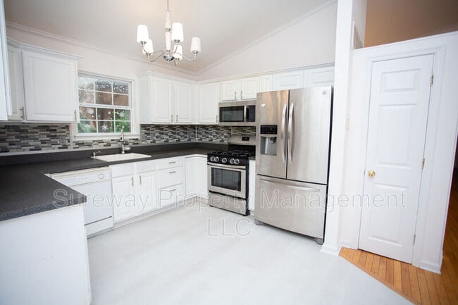 Building Photo - 712 Sage Hill Dr