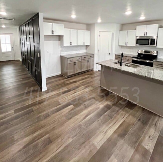 Building Photo - 800 Hoffman Hills Blvd