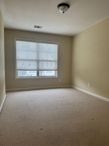 Building Photo - 6215 Elmshorn Way