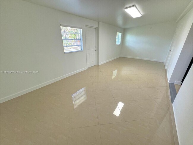 Building Photo - 1531 SW 66th Ave