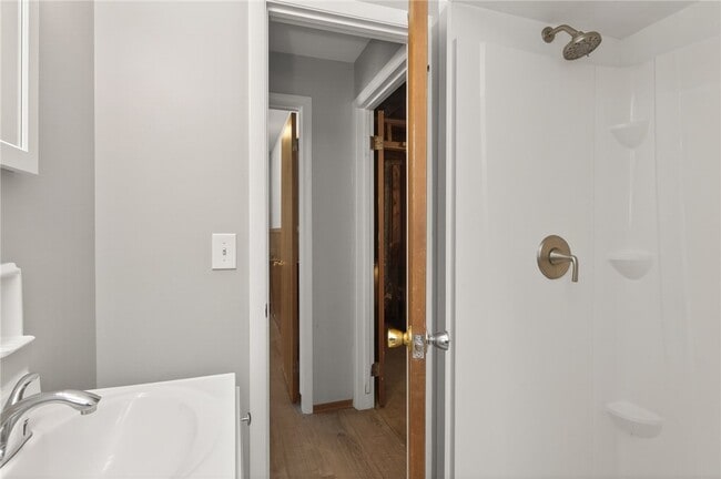 Building Photo - 14 Kingswood Dr