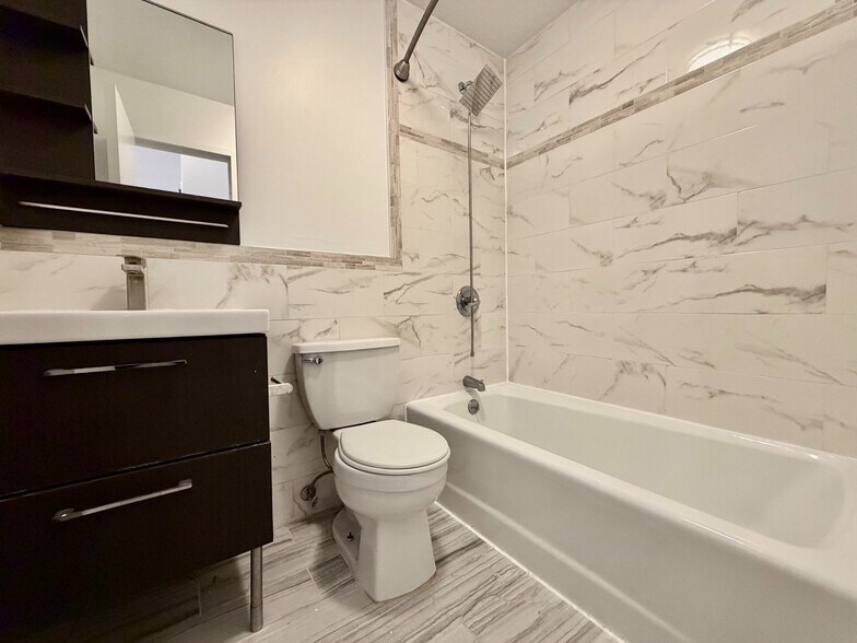 Building Photo - 346 W 52nd St