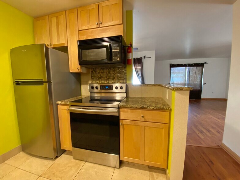 Building Photo - 1855 Icarus Dr