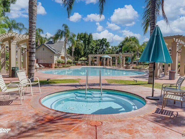 Building Photo - Stunning 4 bedroom Home In Gated Community!