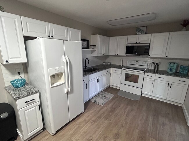 Building Photo - 108 Flint St