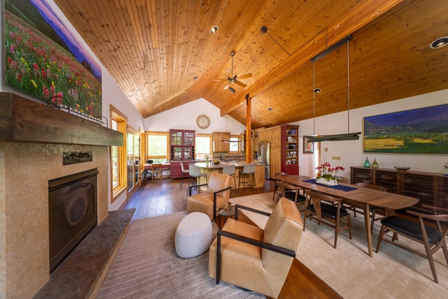 Building Photo - 2755 Lower River Rd