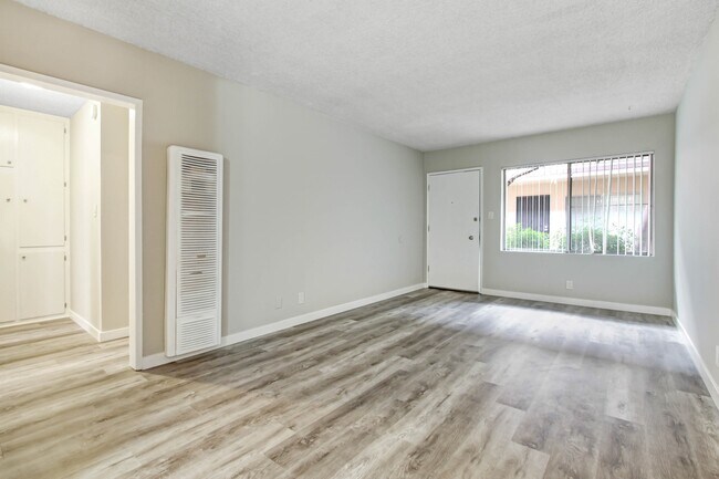 Building Photo - 4733 Orion Ave