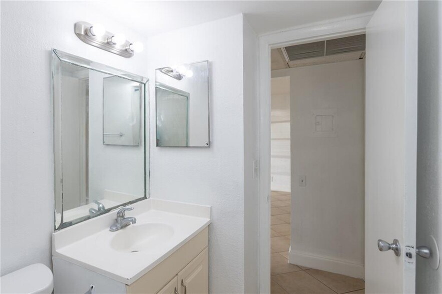 Building Photo - 4415 Treehouse Ln