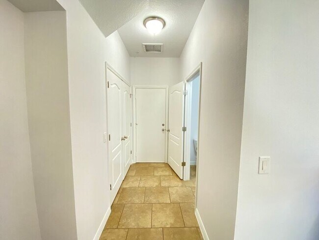 Building Photo - 6558 S Goldenrod Rd