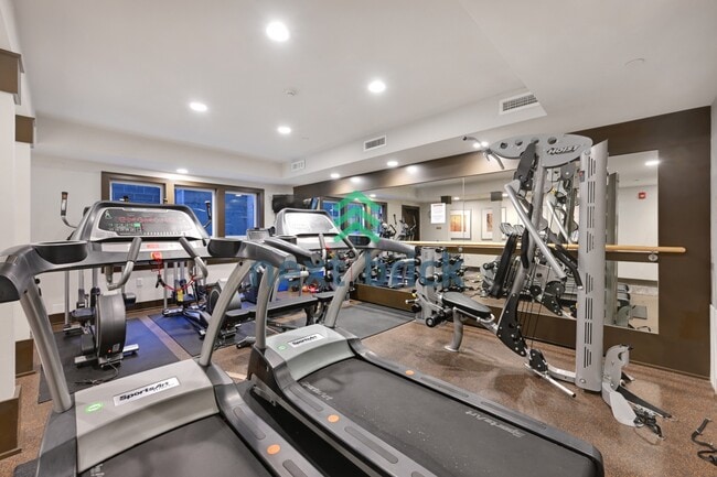 Building Photo - Spacious 1 Bedroom + Den in Canal Station Prime Ballard Location!