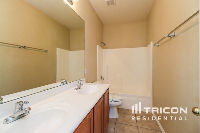 Building Photo - 9210 W Milkweed Loop